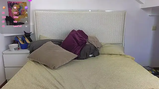 Eva Rogers  online show from September 18, 2025, 9:00 am