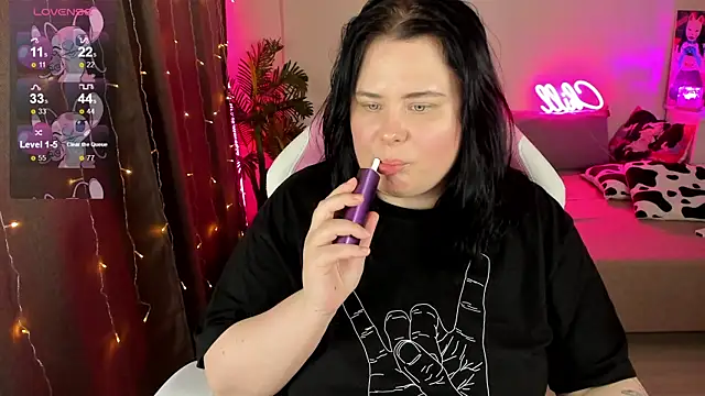 Akemi BBW online show from November 17, 2025, 5:52 pm