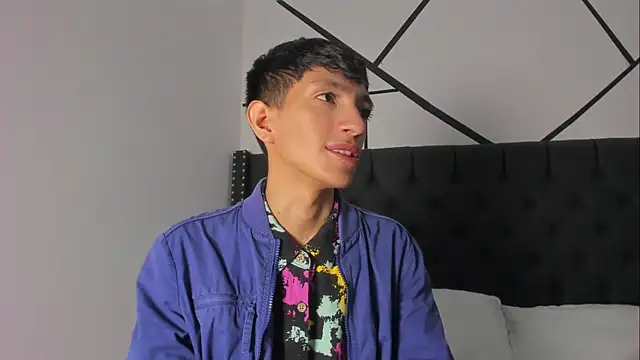 DereckCooperr online show from March 19, 2025, 8:43 pm