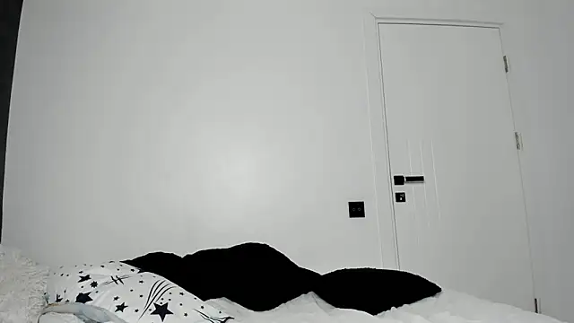 PortraitMarie online show from February 16, 2025, 3:27 pm