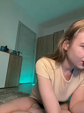 freiiaflower online show from March 12, 2025, 10:07 pm