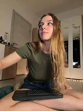 freiiaflower online show from March 15, 2025, 7:16 pm