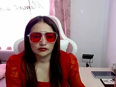 EVA GRAYS online show from February 8, 2025, 4:25 pm