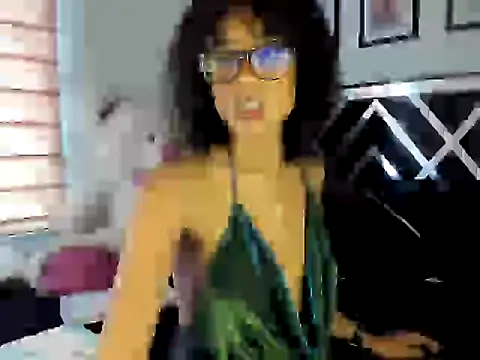 Kasandralopez online show from March 18, 2025, 6:48 pm