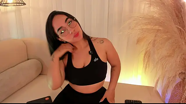 anniesweet02 online show from October 10, 2025, 10:53 pm