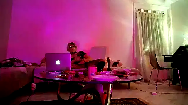 Snapshot of CharlotteVixxens chatting on February 26, 2025, 11:15 pm CharlotteVixxens online show from February 26, 2025, 11:15 pm