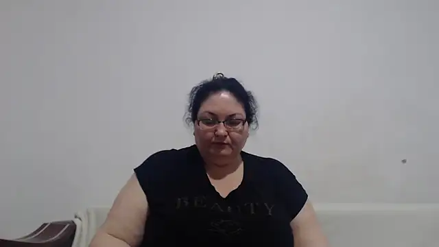 Snapshot of Nykyxo chatting on May 17, 2026, 11:56 pm Nykyxo online show from May 17, 2026, 11:56 pm
