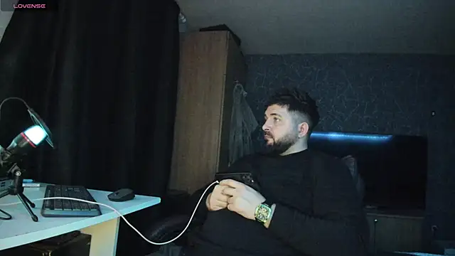 Eduu2322 online show from January 16, 2025, 11:06 pm