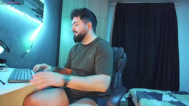 Eduu2322 online show from February 4, 2025, 11:06 pm