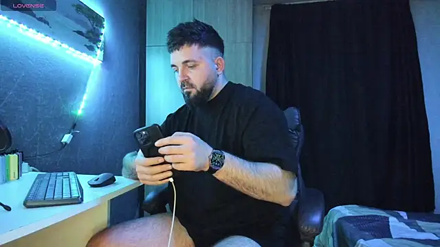 Eduu2322 online show from March 6, 2025, 10:47 pm