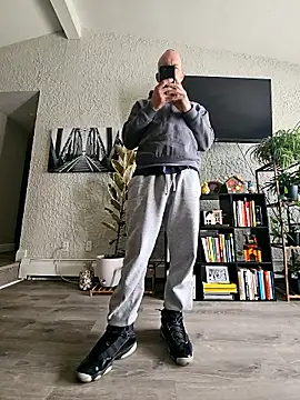 Snapshot of Cemg chatting on April 6, 2026, 3:57 pm Cemg online show from April 6, 2026, 3:57 pm