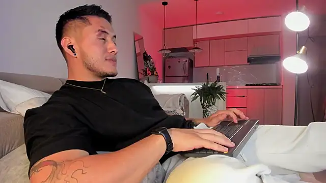 Snapshot of Chriskyle_ chatting on March 3, 2025, 4:03 am Chriskyle  online show from March 3, 2025, 4:03 am