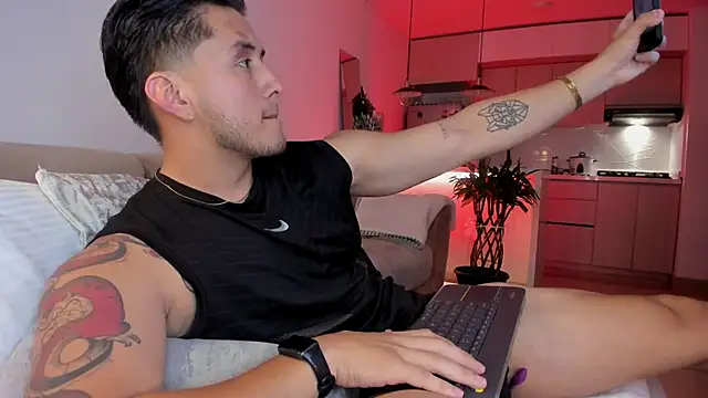 Snapshot of Chriskyle_ chatting on October 17, 2025, 12:25 am Chriskyle  online show from October 17, 2025, 12:25 am