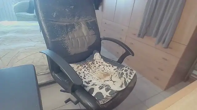 papillonhotofficial online show from April 26, 2026, 3:32 pm