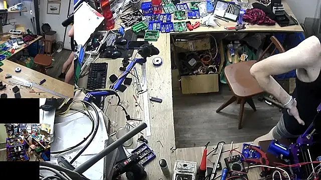 Snapshot of Happy_Michal chatting on December 28, 2024, 5:14 pm Happy Michal online show from December 28, 2024, 5:14 pm