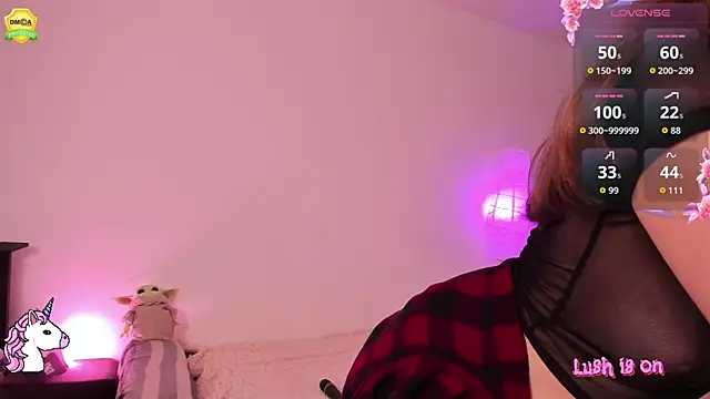 Snapshot of EvaUniporn chatting on October 14, 2025, 2:40 pm EvaUniporn online show from October 14, 2025, 2:40 pm