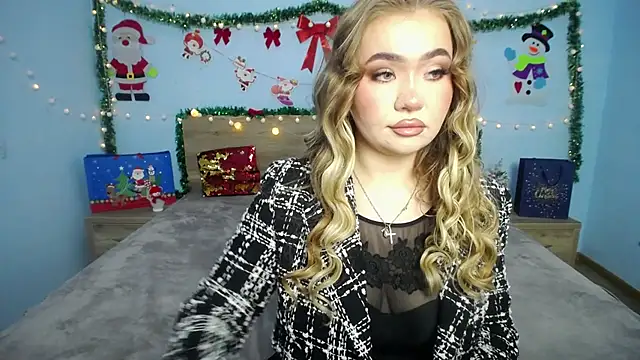 StacyYellig online show from December 30, 2024, 8:04 pm