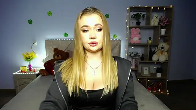 StacyYellig online show from March 17, 2025, 3:36 am