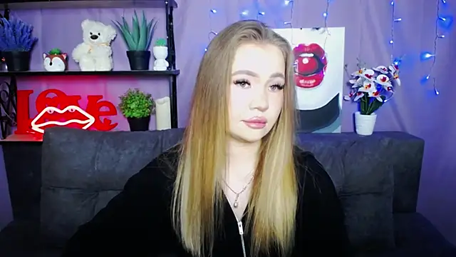 StacyYellig online show from March 22, 2025, 11:42 pm