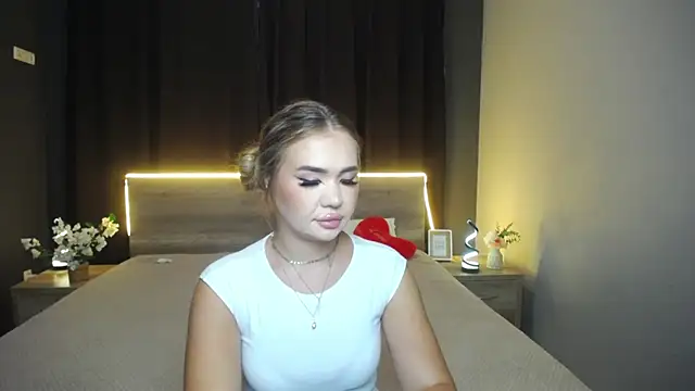 StacyYellig online show from July 14, 2026, 8:25 pm