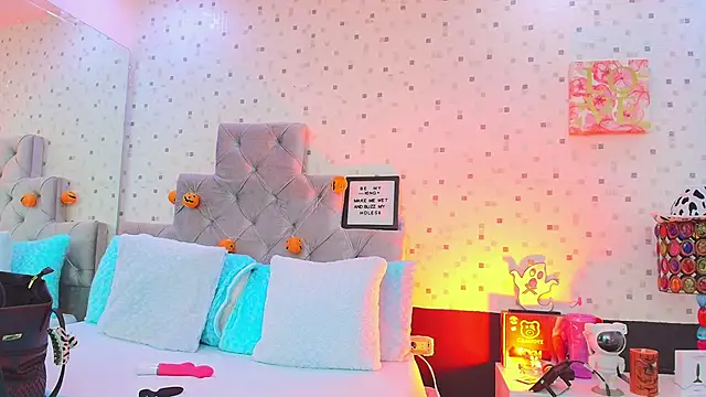 JulietaReyess online show from October 22, 2025, 11:54 am