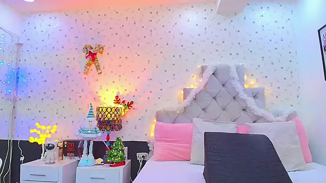 JulietaReyess online show from December 18, 2025, 11:49 am