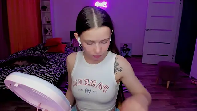 HelloRoxy online show from May 18, 2026, 8:03 pm