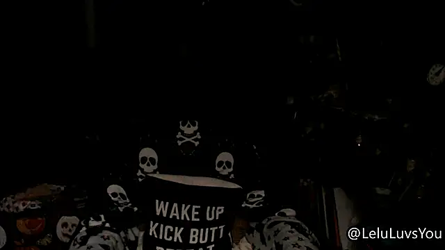 Snapshot of LeluLuvsYou chatting on November 1, 2025, 5:42 am LeluLuvsYou online show from November 1, 2025, 5:42 am