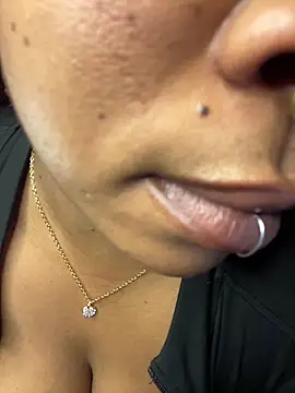 YellowHoneyDip online show from February 19, 2026, 5:42 pm