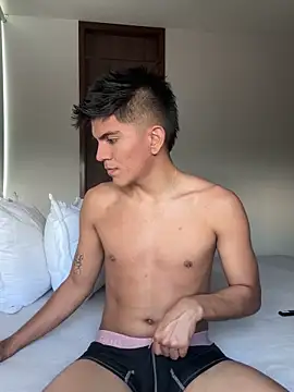 Snapshot of santiago_01 chatting on December 29, 2024, 9:30 pm santiago 01 online show from December 29, 2024, 9:30 pm
