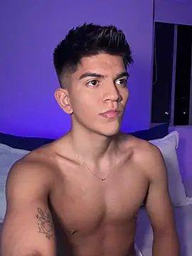 Snapshot of santiago_01 chatting on January 22, 2025, 3:41 am santiago 01 online show from January 22, 2025, 3:41 am