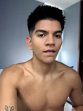 Snapshot of santiago_01 chatting on September 12, 2025, 7:47 pm santiago 01 online show from September 12, 2025, 7:47 pm