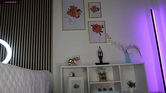 LillyDolls23 online show from September 11, 2025, 12:49 pm