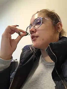 NaomiShimizu online show from April 15, 2026, 5:20 pm