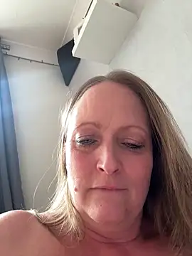 HoneyBluex online show from April 9, 2026, 12:10 pm