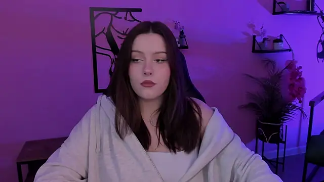 CoralineKeyns online show from December 17, 2024, 11:39 am