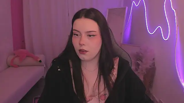 CoralineKeyns online show from February 2, 2026, 5:28 am