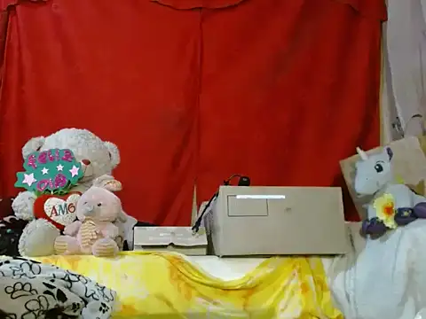 hottieperla online show from April 13, 2026, 8:36 pm