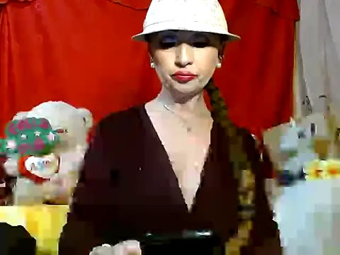 hottieperla online show from April 16, 2026, 3:13 pm