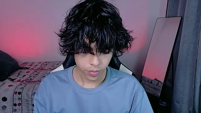 Alan26  online show from May 18, 2026, 7:47 am