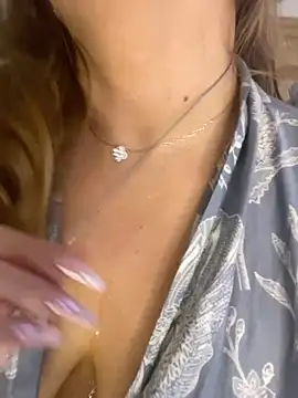 AurorHarris online show from November 17, 2025, 12:11 pm