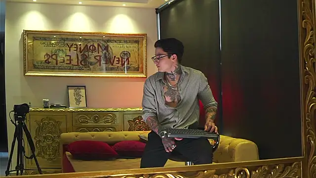 dantecoppolaa  online show from February 7, 2026, 9:40 pm