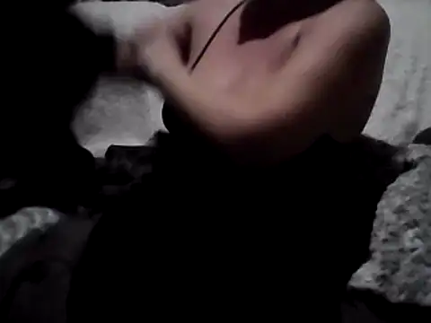 Snapshot of DragoneSFR chatting on January 27, 2025, 10:27 pm DragoneSFR online show from January 27, 2025, 10:27 pm