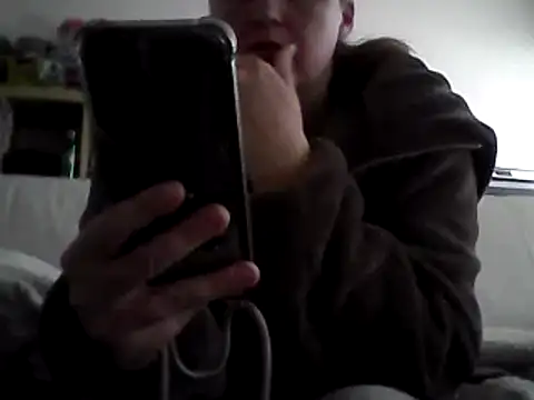 Snapshot of DragoneSFR chatting on February 25, 2025, 9:53 am DragoneSFR online show from February 25, 2025, 9:53 am