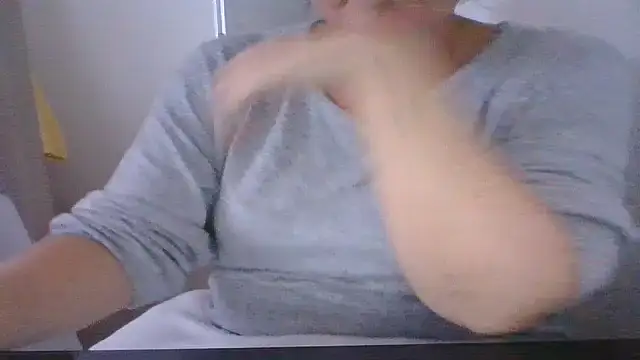 Snapshot of DragoneSFR chatting on September 22, 2025, 3:47 pm DragoneSFR online show from September 22, 2025, 3:47 pm