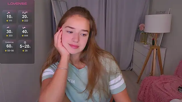 LovelyJessie online show from April 28, 2026, 1:49 pm