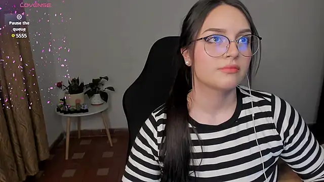 Snapshot of anaveleeez chatting on January 14, 2025, 1:47 am anaveleeez online show from January 14, 2025, 1:47 am