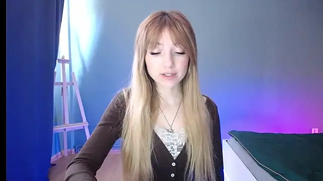 LuciaYoung online show from February 18, 2025, 1:22 pm