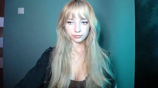 LuciaYoung online show from October 7, 2025, 6:32 am