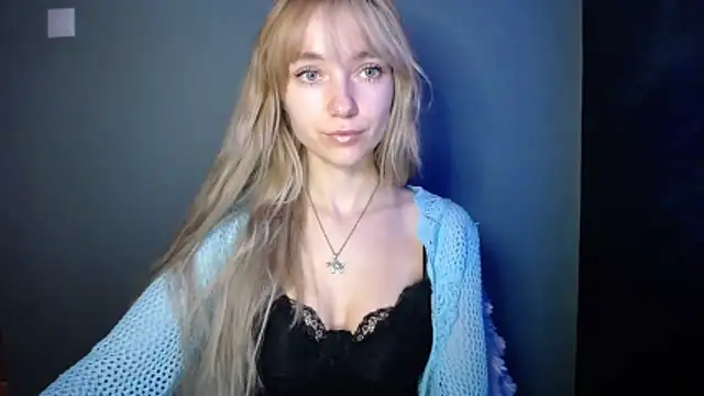 LuciaYoung online show from November 15, 2025, 8:00 am